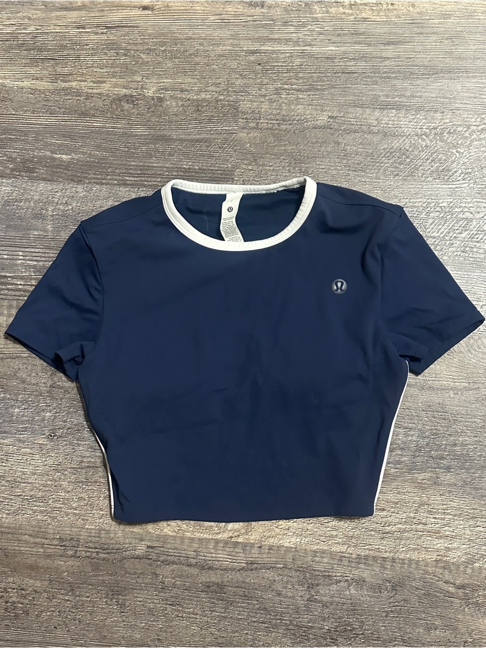 Lululemon Tight-Fit Cropped Shelf-Bra T-Shirt *Medium Support, B/C Cup